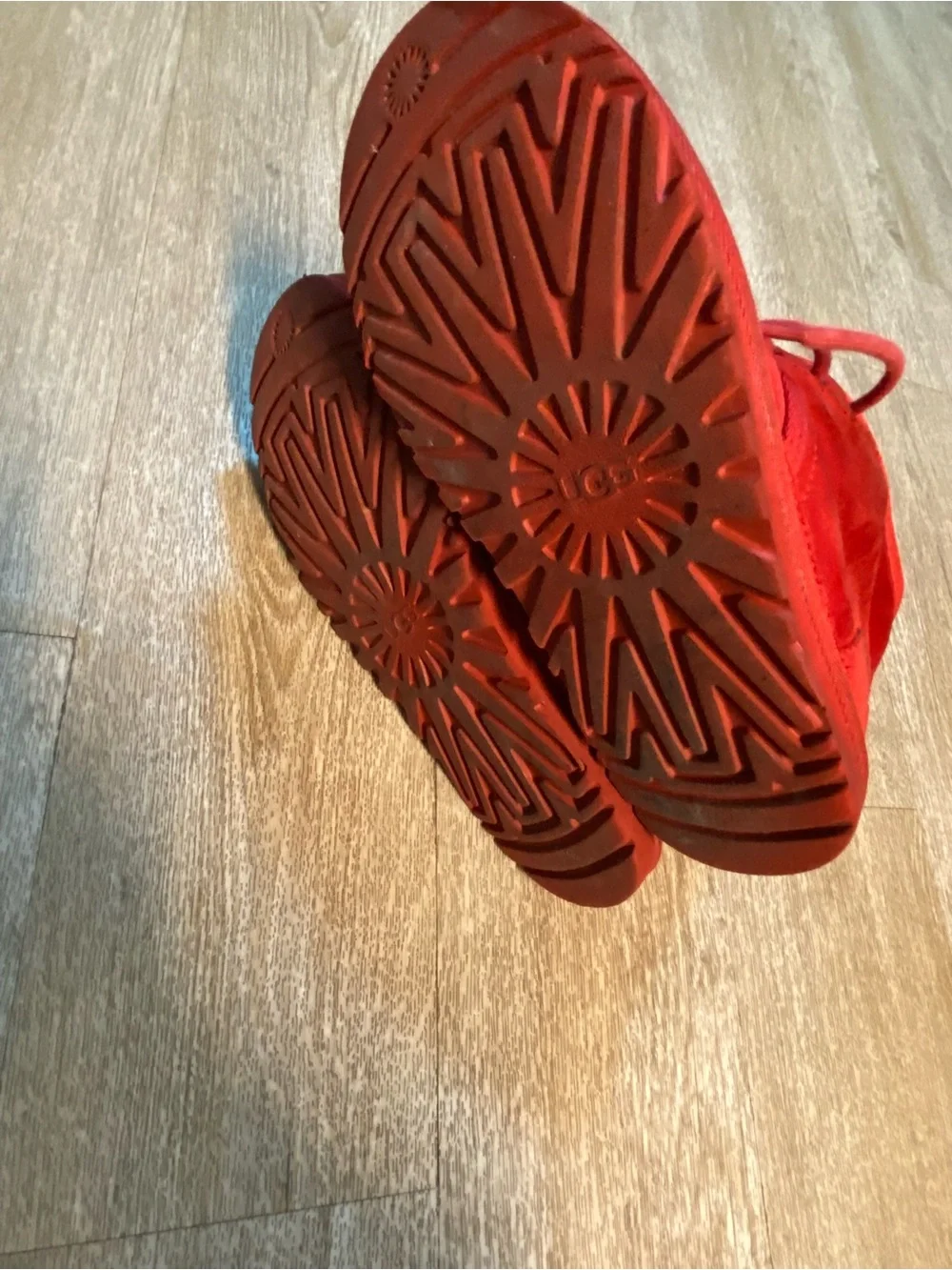 UGG NEUMEL RED WOMENS BOOTS SIZE 8